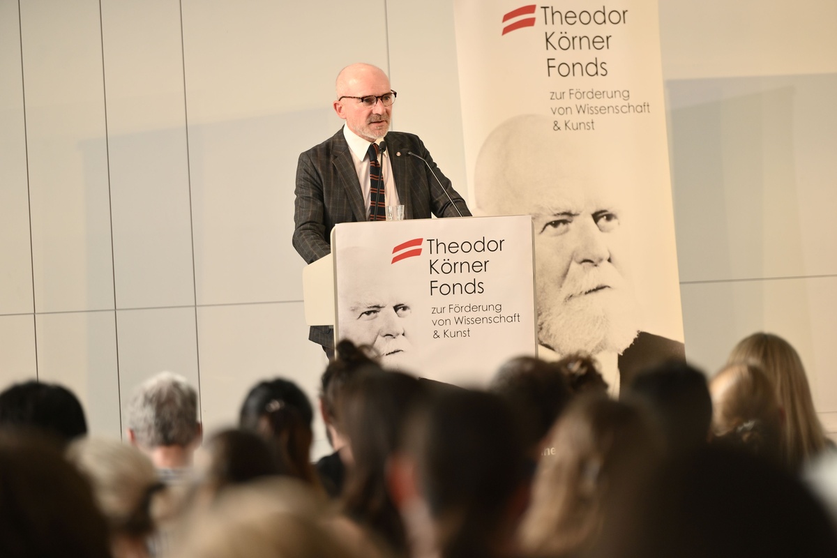 Meinhard-Rauchensteiner h&auml;lt eine Rede. &copy; Theodor K&ouml;rner Fonds / Christopher Glanzl