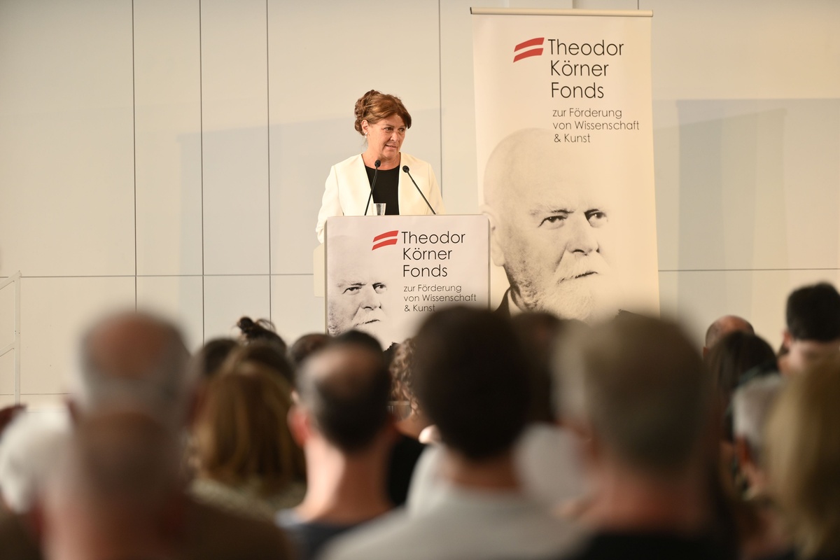 Kuratoriumspr&auml;sidentin Renate Anderl er&ouml;ffnet die Preisverleihung. &copy; Theodor K&ouml;rner Fonds / Christopher Glanzl