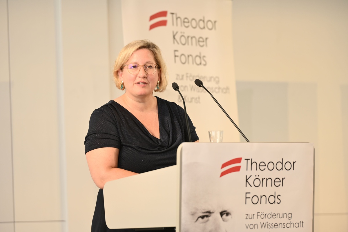 Arbeiterkammerdirektorin Mag.a Silvia Hru&scaron;ka-Frank begr&uuml;&szlig;t die Anwesenden. &copy; Theodor K&ouml;rner Fonds / Christopher Glanzl