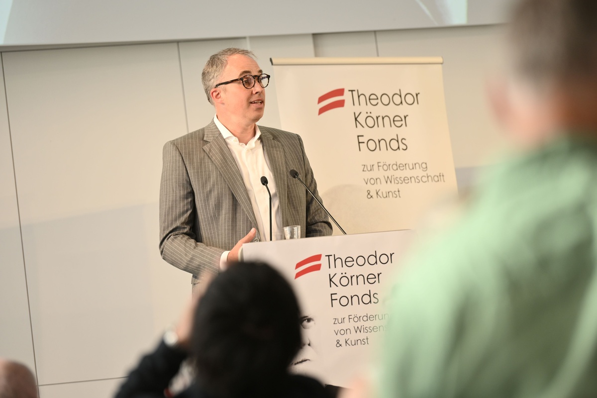 Der Leiter der Gesch&auml;ftsstellen des Theodor K&ouml;rner Fonds, Dr. Florian-Wenninger, f&uuml;hrt durch die Preisverleihung. &copy; Theodor K&ouml;rner Fonds / Christopher Glanzl