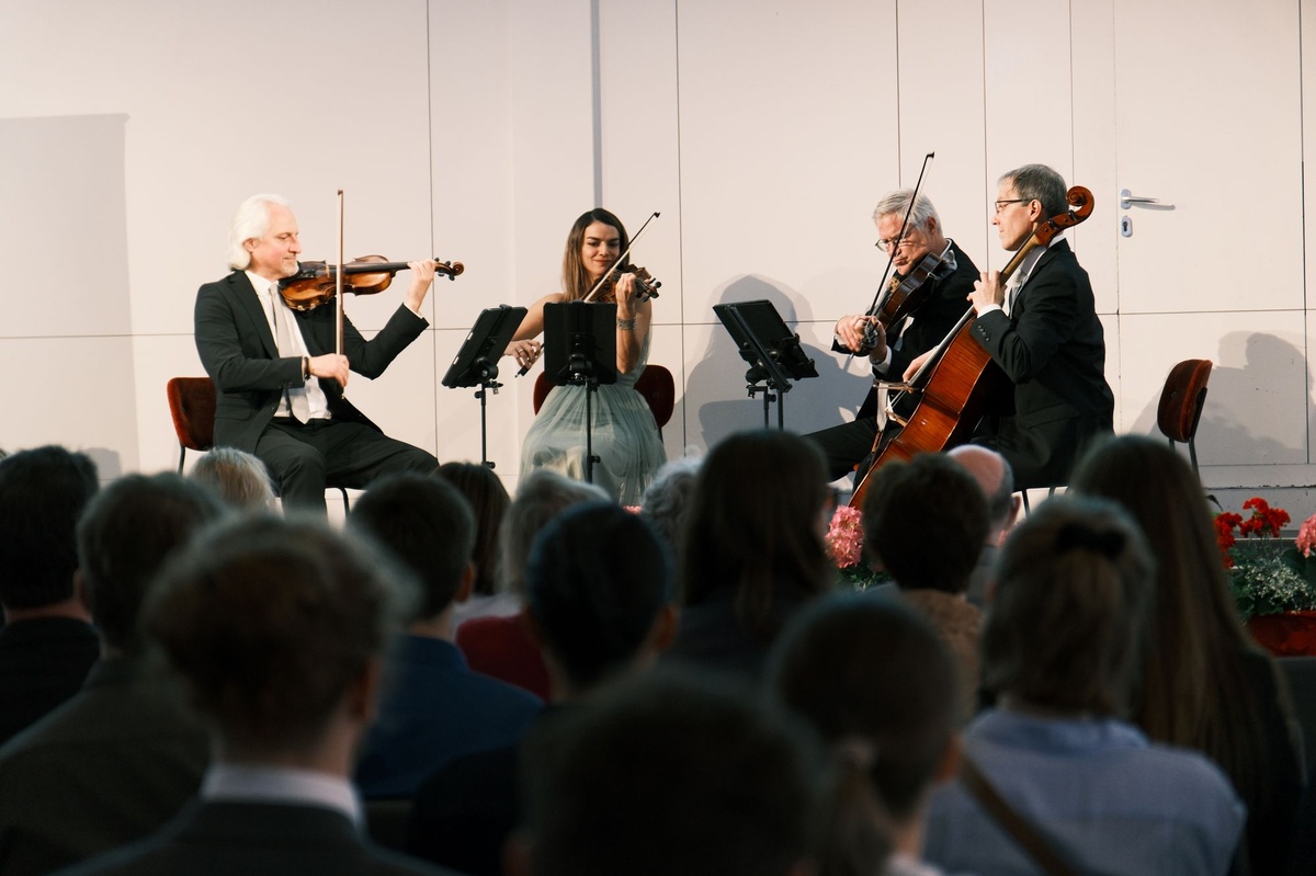 Ein Streichquartett spielt Musik. &copy; TKF / Christopher Glanzl