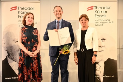 Urkunden&uuml;bergabe Leon Seller. &copy; heodor K&ouml;rner Fonds / Christopher Glanzl