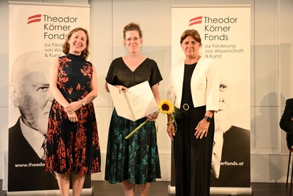 Urkunden&uuml;bergabe Lisa Mundt. &copy; Theodor K&ouml;rner Fonds / Christopher Glanzl