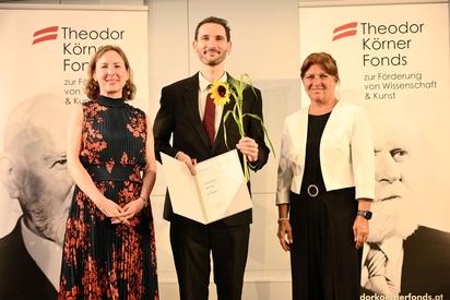 Urkunden&uuml;bergabe Lorenzo Troiani. &copy; Theodor K&ouml;rner Fonds / Christopher Glanzl