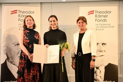 Urkunden&uuml;bergabe Muriel Razavi. &copy; Theodor K&ouml;rner Fonds / Christopher Glanzl